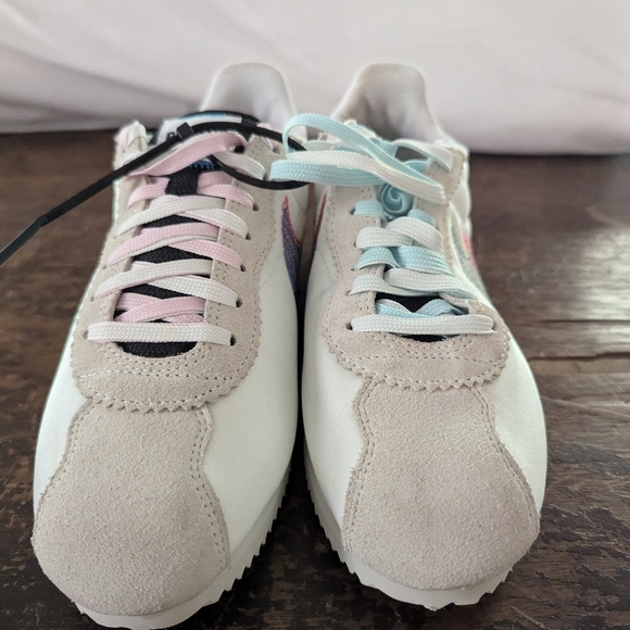 Nike Cortez Be True NWOT Summit White Black Multi - Picture 2 of 6